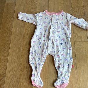 Magnetic Me onesie- excellent condition size 3-6 months (12-16 lbs)